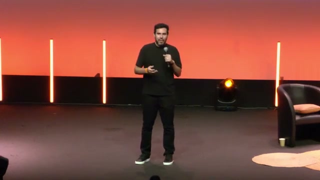 Pablo Lara presenting his E3WS innovation pitch in France